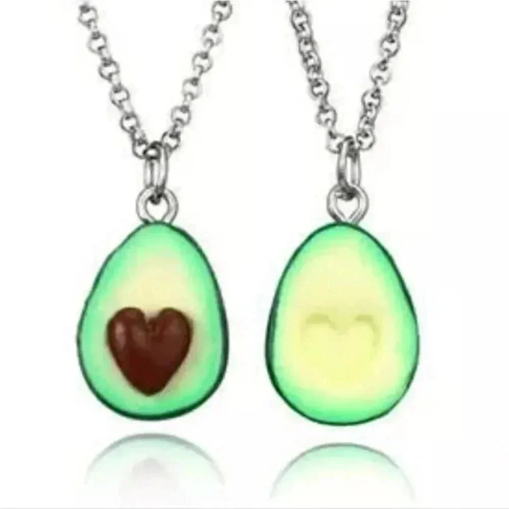 Avacodo love Seed couoke 2 necklaces